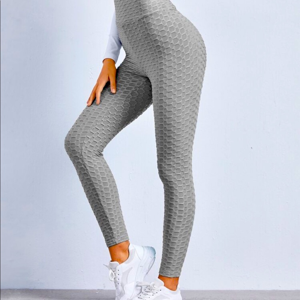 3/20* AQ Sport Scrunch Butt Grey Leggings Medium